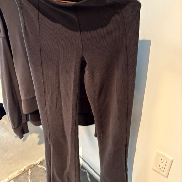 Lululemon Ribbed Flared Zip Pant/ Lululemon Softstream Top - Picture 5 of 9